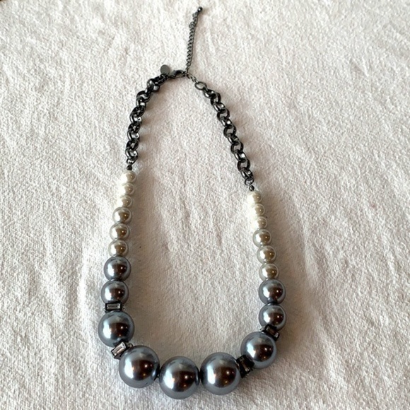 Charming Charlie metallic silver graduated chunky large bead statement necklace - Picture 3 of 7